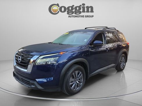 Certified 2024 Nissan Pathfinder SV w/ SV Premium Package image 1
