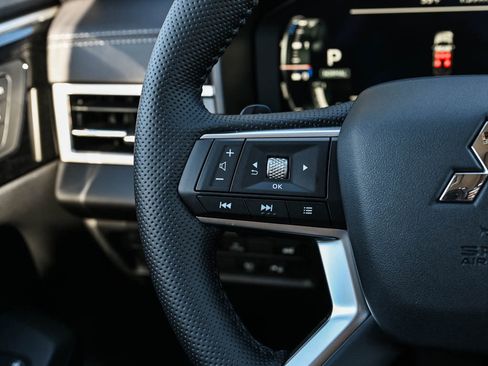 New 2025 Mitsubishi Outlander SEL image 21