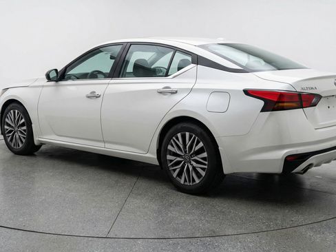 Used 2025 Nissan Altima 2.5 SV FWD image 6