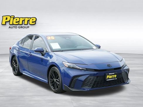 Used 2025 Toyota Camry SE image 2