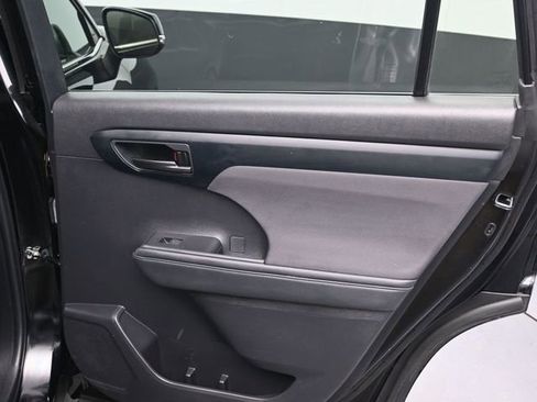 Certified 2022 Toyota Highlander LE image 23