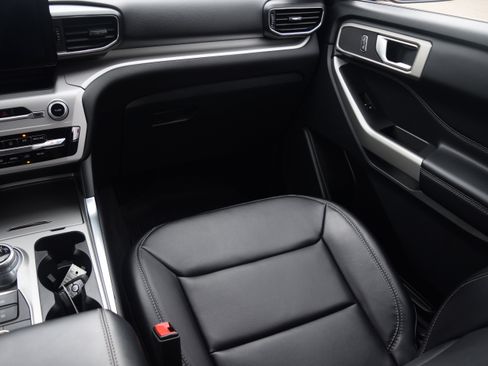 Used 2023 Ford Explorer XLT w/ Equipment Group 202A image 14