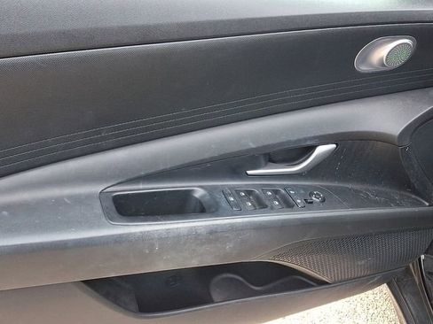 Used 2022 Hyundai Elantra SEL image 12