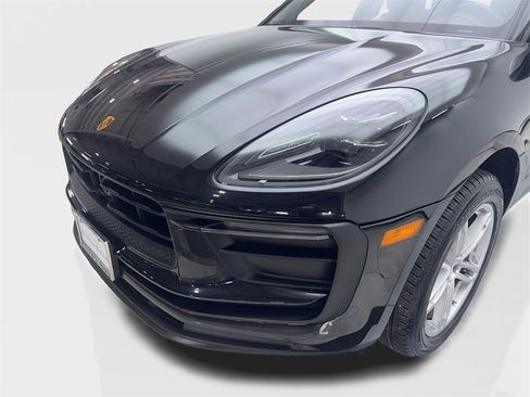 Used 2023 Porsche Macan image 16