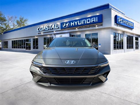 Used 2024 Hyundai Elantra SE image 9