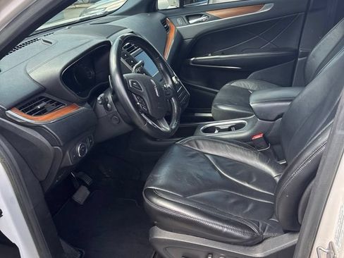Used 2019 Lincoln MKC Reserve w/ MKC Technology Package FWD image 2