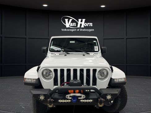 Used 2022 Jeep Gladiator Overland w/ Popular Equipment Package AWD/4WD image 2