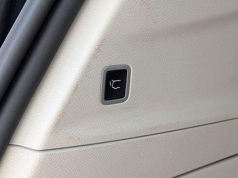 Used 2024 Chrysler Pacifica Limited FWD image 14
