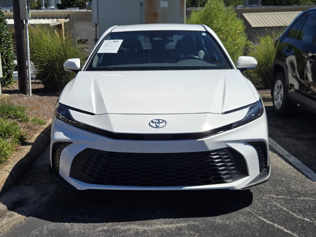 Used 2025 Toyota Camry SE FWD image 3