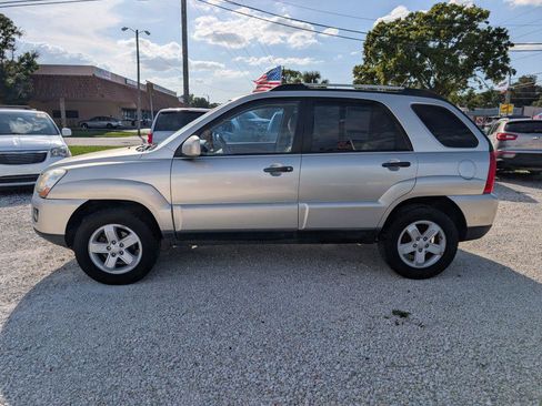 Used 2009 Kia Sportage EX w/ Leather Pkg FWD image 4
