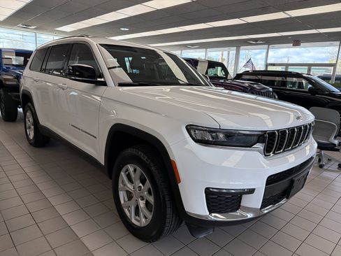Used 2023 Jeep Grand Cherokee L Limited AWD/4WD image 2