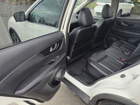 Used 2018 Nissan Rogue SL w/ Premium Package image 15