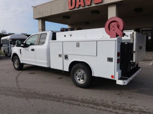 Used 2018 Ford F250 XL w/ Power Equipment Group image 6