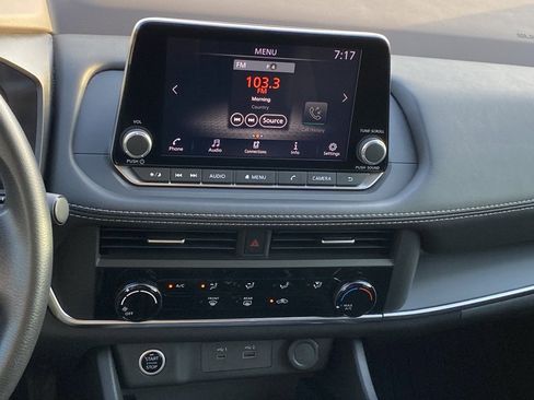 Used 2023 Nissan Rogue S image 12