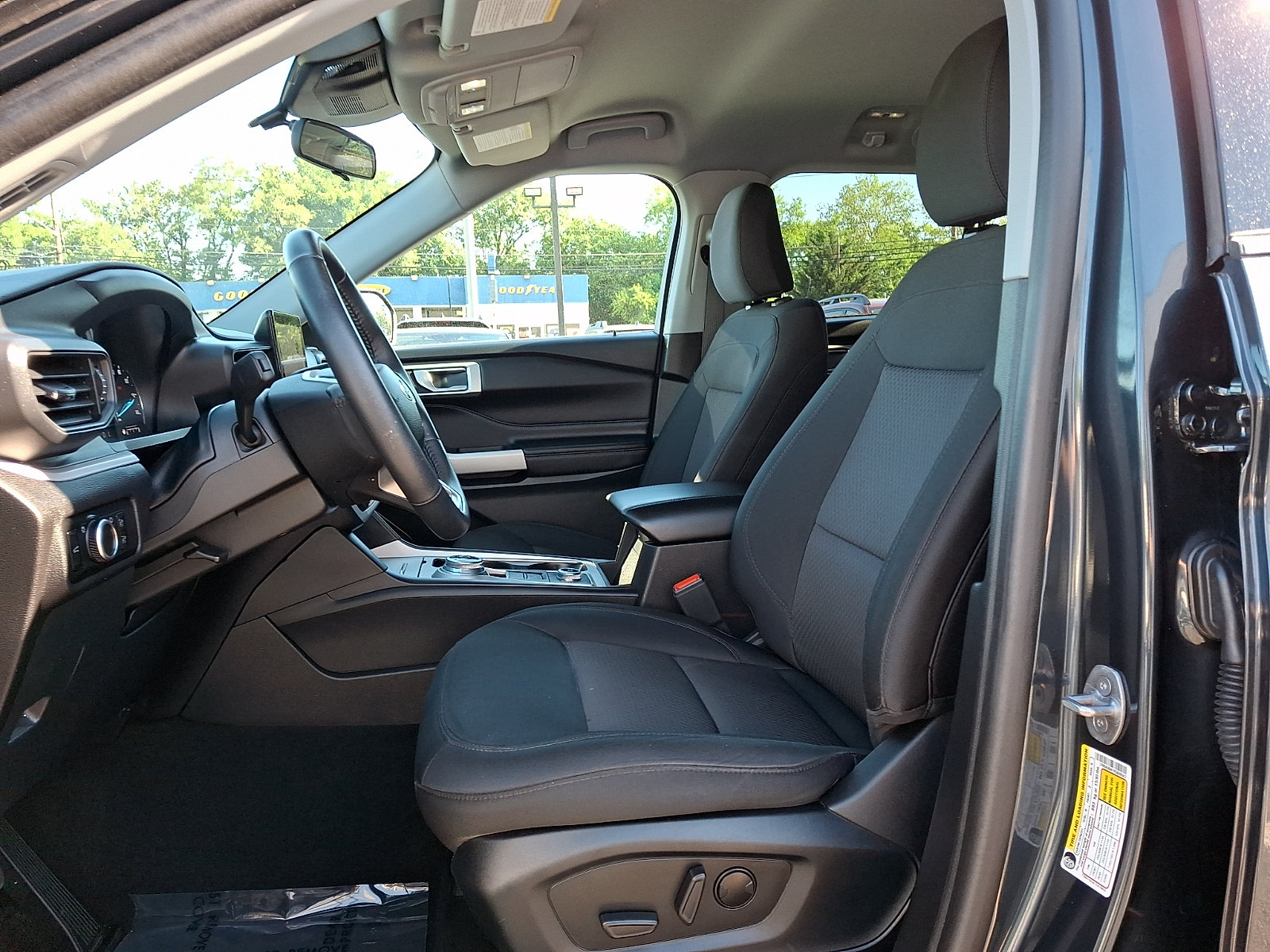 Certified 2023 Ford Explorer XLT AWD/4WD image 14