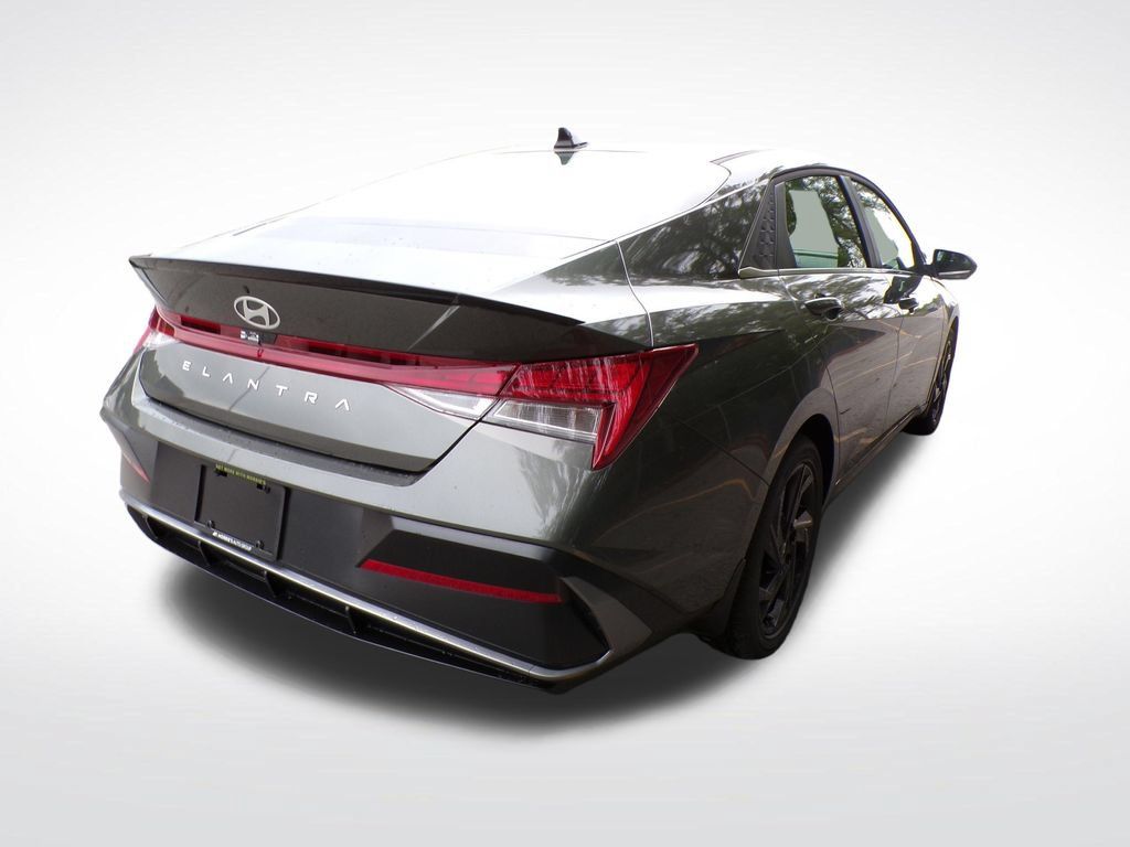 Certified 2026 Hyundai Elantra SEL Sport Premium FWD image 6