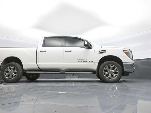Used 2018 Nissan Titan SV w/ SV Convenience Package image 43
