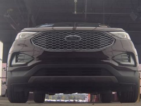 Used 2023 Ford Edge SEL AWD/4WD image 3