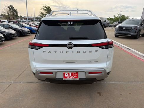 Used 2025 Nissan Pathfinder SL AWD/4WD image 4