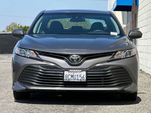 Used 2018 Toyota Camry LE FWD image 9