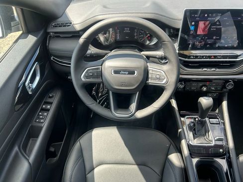 New 2025 Jeep Compass Limited w/ Sun & Sound Group image 17