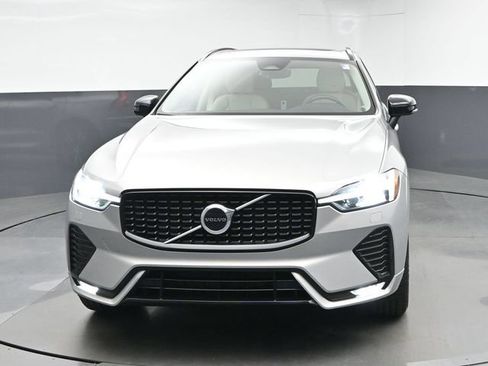 Used 2024 Volvo XC60 B5 Core w/ Climate Package AWD/4WD image 3