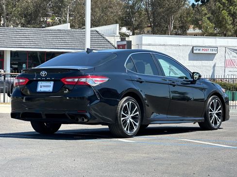 Used 2019 Toyota Camry SE FWD image 5