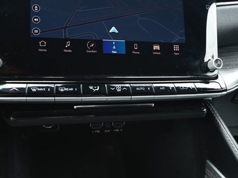Certified 2024 Jeep Wagoneer L Series II w/ Flexible Seating Group RWD image 19