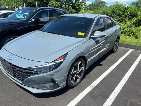 Used 2022 Hyundai Elantra Limited FWD image 3