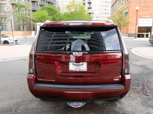 Used 2020 Cadillac Escalade Luxury w/ Escalade Sport Edition AWD/4WD image 6