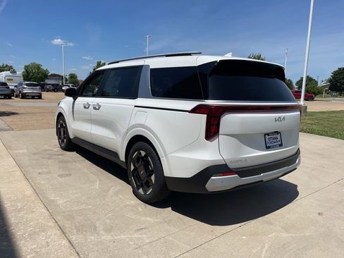 New 2026 Kia Carnival EX FWD image 7