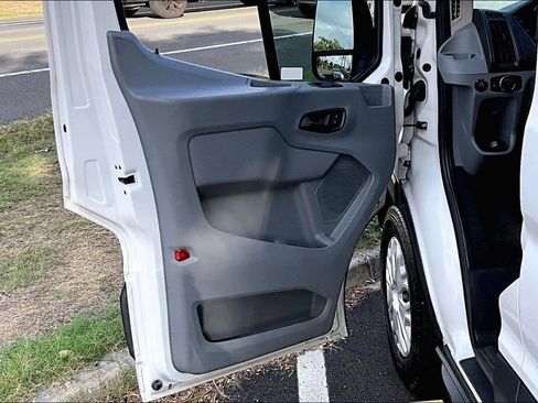 Used 2016 Ford Transit 150 XLT image 18