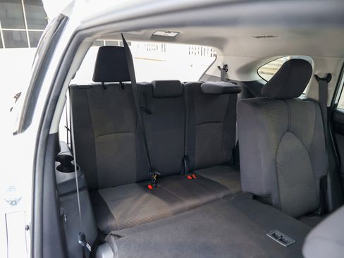 Used 2024 Toyota Highlander LE FWD image 49