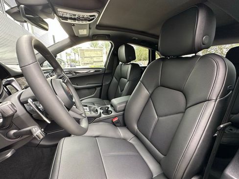 Used 2026 Porsche Macan image 5