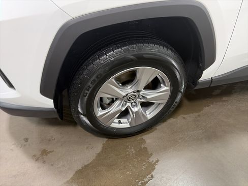 Used 2025 Toyota RAV4 XLE AWD/4WD image 9