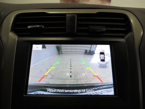 Used 2020 Ford Fusion SE FWD image 17