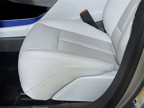 New 2025 Cadillac Optiq Luxury 1 image 17