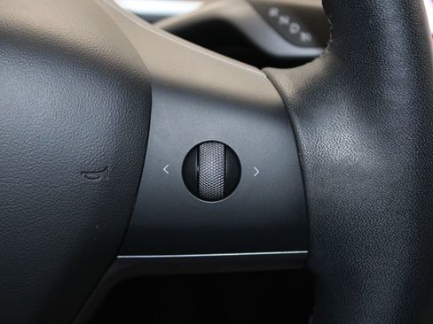 Used 2021 Tesla Model Y Long Range image 35