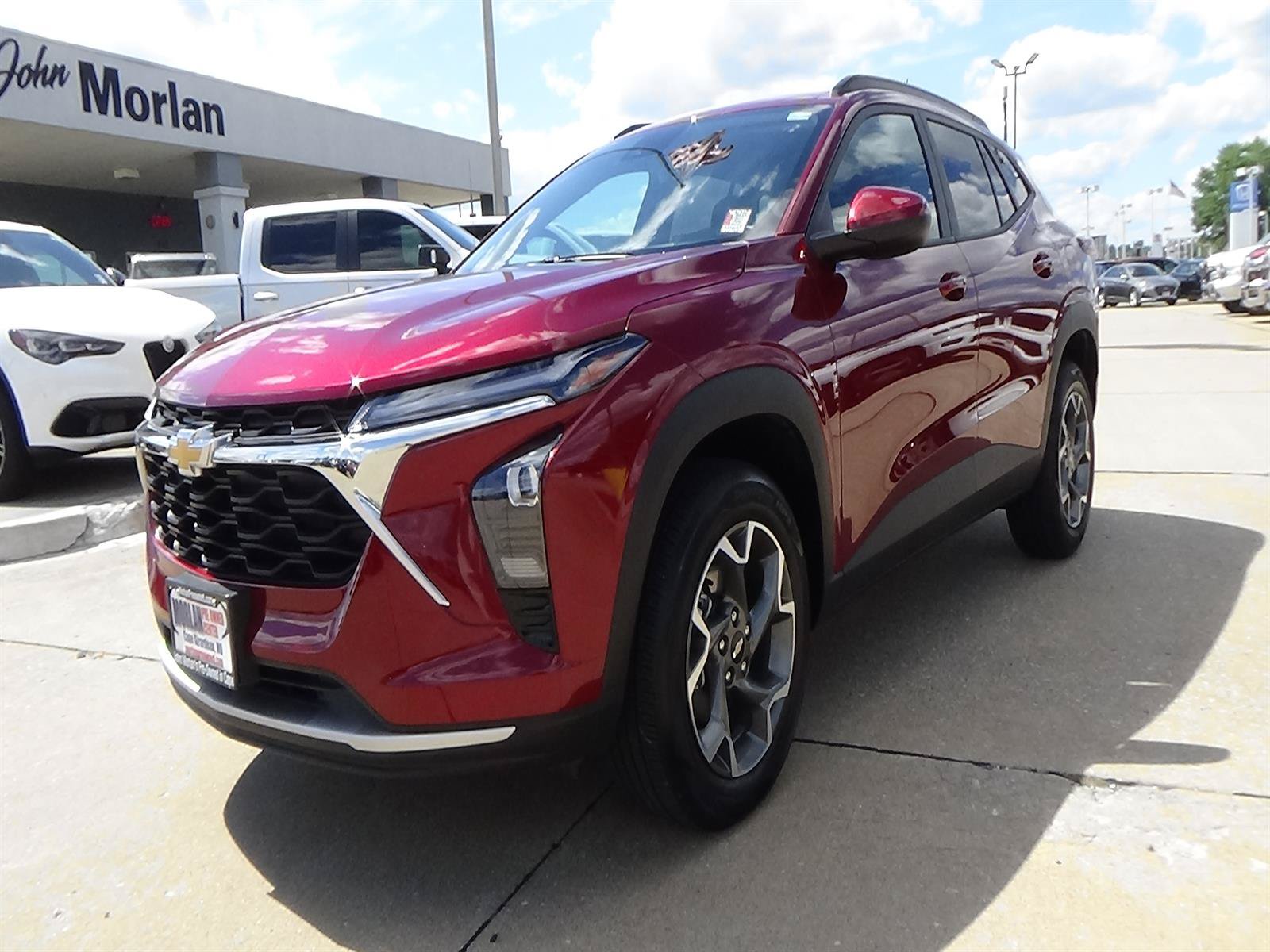Used 2025 Chevrolet Trax LT w/ LT Convenience Package FWD image 2