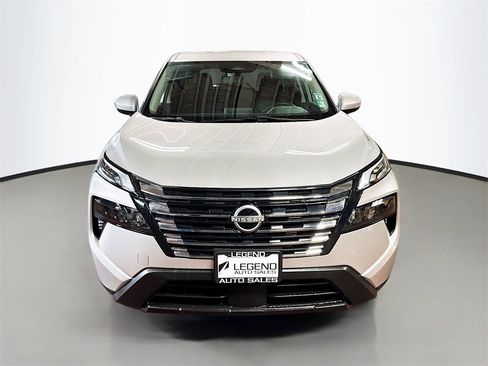 Used 2024 Nissan Rogue SV image 2