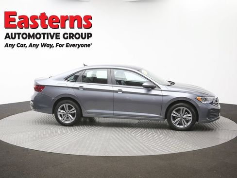 Used 2024 Volkswagen Jetta SE FWD image 39