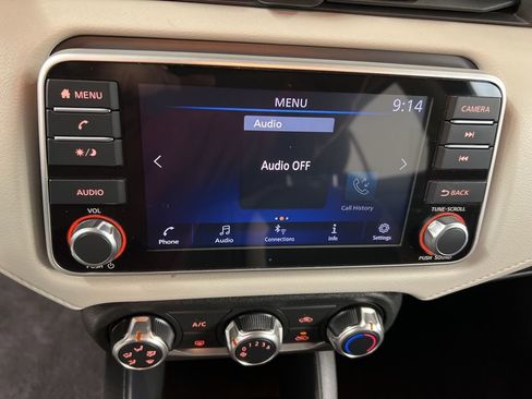 Used 2021 Nissan Versa SV FWD image 9