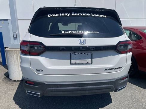 Used 2025 Honda Pilot Black Edition image 9