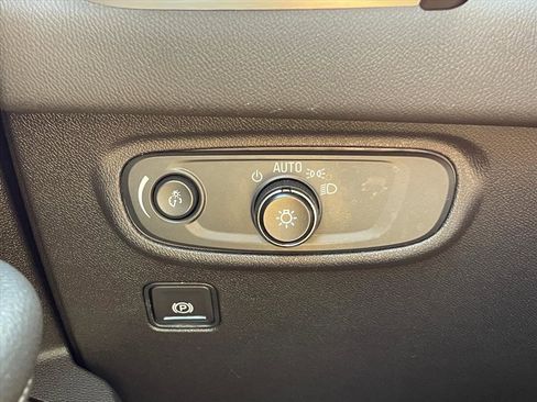 Used 2023 GMC Terrain SLE w/ Elevation Edition FWD image 18