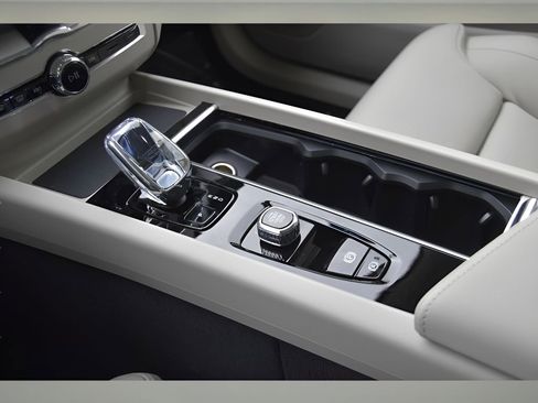 New 2026 Volvo XC60 B5 Ultra w/ Protection Package Premier image 36