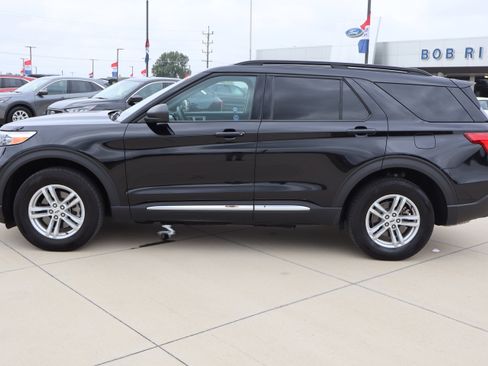 Used 2023 Ford Explorer XLT w/ Equipment Group 202A image 9