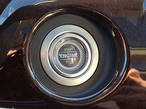 Used 2019 Mercedes-Benz S 560 4MATIC Sedan image 25