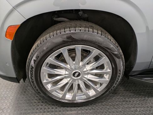 Used 2023 Cadillac Escalade ESV Premium Luxury image 7