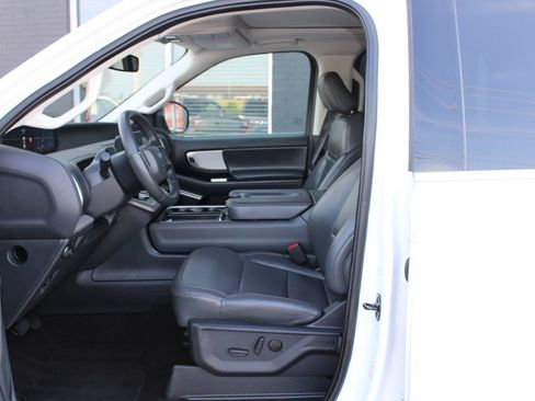 Used 2025 Ford Expedition Active AWD/4WD image 43