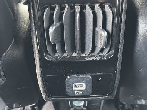 Used 2024 Jeep Compass Latitude AWD/4WD image 18